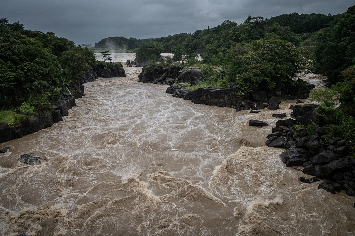 Le typhon Nanmadol, qui a frappé le Japon le 19 septembre, a fait au moins un mort et des dizaines de blessés.
YUICHI YAMAZAKI / AFP