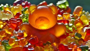 giant-gummy-bear-g91d27afe3_1280